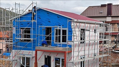 Karmod installe une base de mobilisation préfabriquée pour le chantier du stade en construction au Kirghizistan