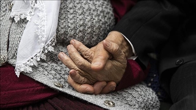 Türkiye'de geçen yıl 9 bini aşkın kişi "ikinci baharında" evliliğe adım attı