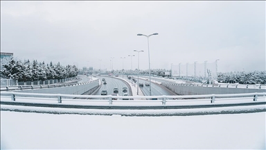 Başkentin yüksek kesimlerinde kar etkili oldu