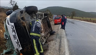 Li Denizliyê minibêsa nexweşên diyalîzê tê da bûn welgeriya, 9 kes birîndar bûn