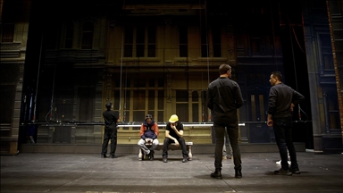 Operanın görünmez kahramanları "Singin' in the Rain" müzikali için yoğun çaba harcıyor