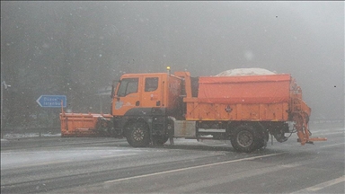 D-100 kara yolunun Bolu Dağı geçişinde kar başladı
