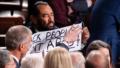 Američki demokratski zastupnik Green ispraćen iz sale Predstavničkog doma tokom Trumpovog obraćanja