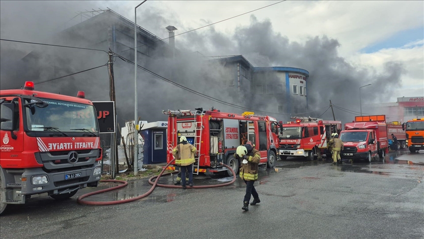 Silivri'de fabrikada çıkan yangın söndürüldü