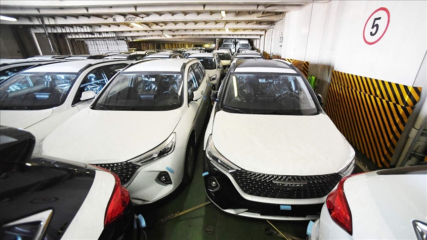 Импорт автотранспортных средств в РФ в 2025 году упал в 2,5 раза