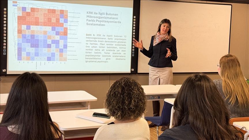 Kolon kanseri tanı ve tedavisine yardımcı olmak amacıyla bağırsak florası yapay zekayla analiz ediliyor