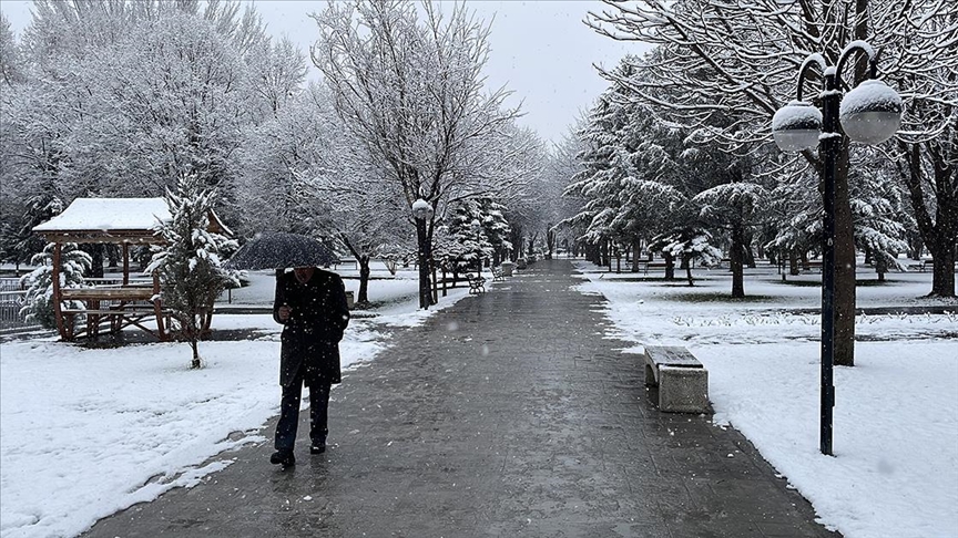 Yurdun bazı kesimlerinde kar etkili oluyor