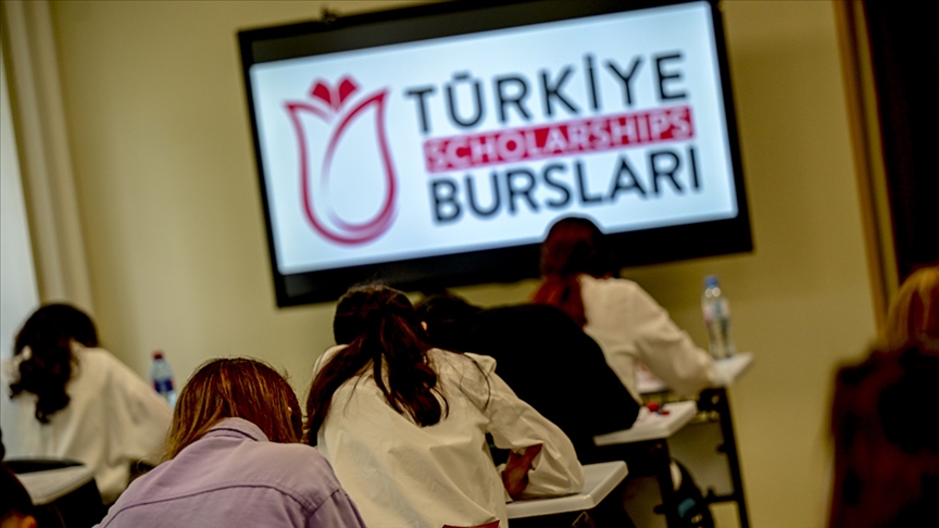 "Türkiye Bursları"na bu yıl 200 bine yakın rekor sayıda başvuru yapıldı