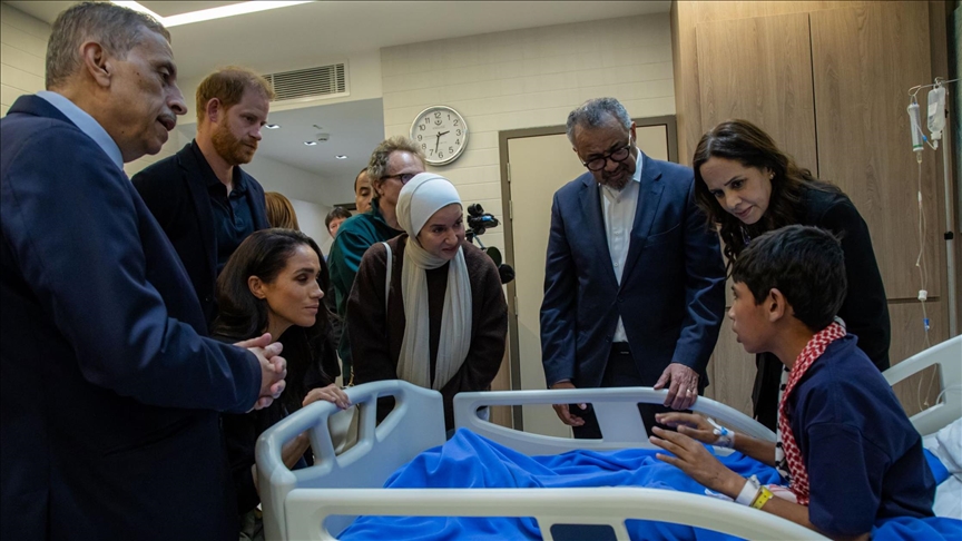 الأمير هاري وزوجته يزوران جرحى فلسطينيين في الأردن
