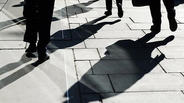 US initial jobless claims up 4,000 last week, below estimates