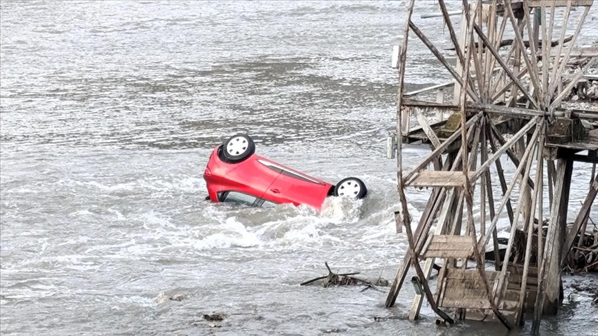 Amasya'da nehre düşen otomobildeki 2 kişi yaralandı