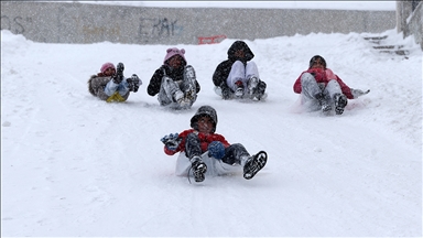 Bazı il ve ilçelerde eğitime kar engeli