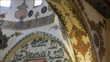 Tokat'taki tarihi cami kalem işi süslemelerle dikkat çekiyor