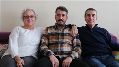 Emekli öğretmene hayat veren komşusunun oğlu aileden biri oldu