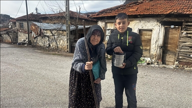 İftar sofralarına sefer taslarıyla sıcak yemek ulaştırıyorlar