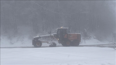 Bolu Dağı'nda kar ve sis etkili oldu