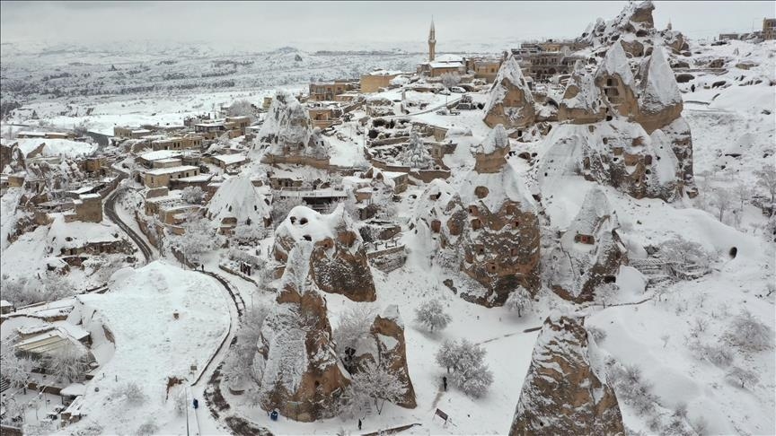 Bi droneyê dîmenê Kapadokyaya ku bi berfê venixumî hat kişandin