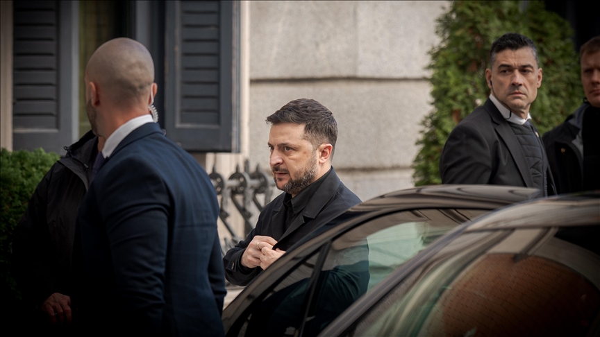 Zelensky prêt à accepter des armes nucléaires, mais dément toute offre de Paris ou Londres