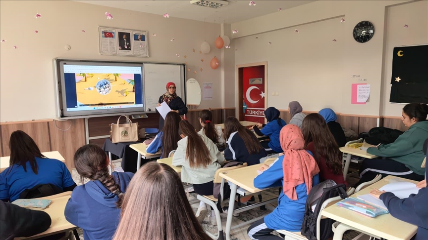 28 Şubat süreci mağduru başörtülü öğretmenler, yeniden öğrencilerine kavuşmaktan mutlu