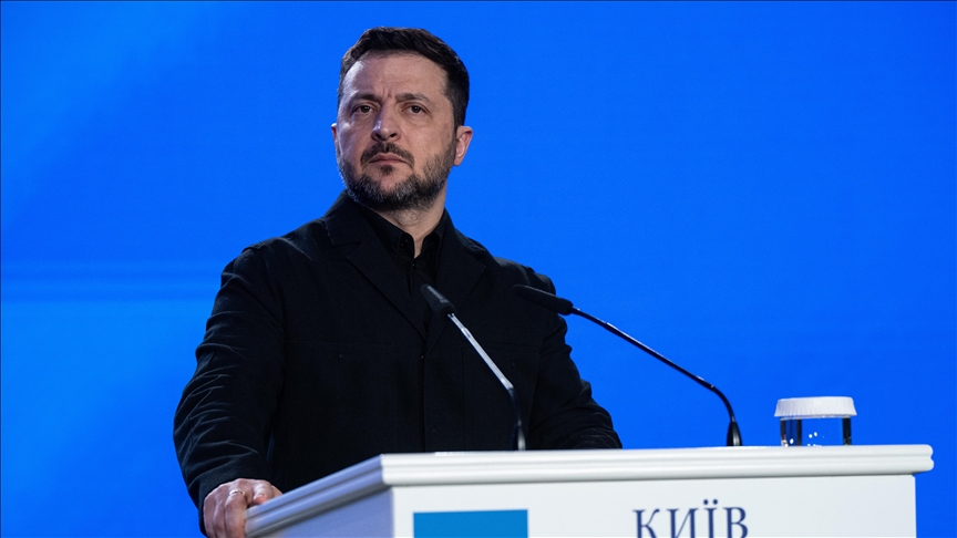 Zelenskyy says he would accept nuclear weapons from UK, France, but denies receiving proposals