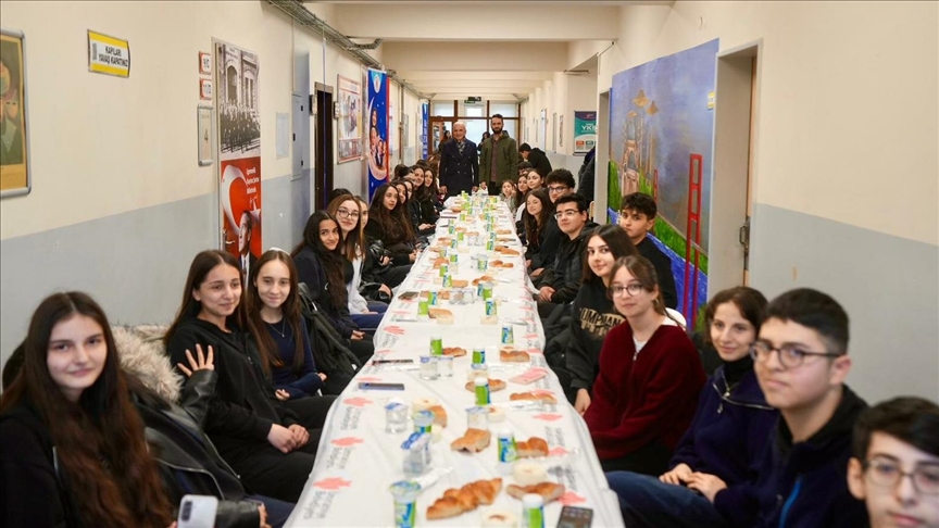 Ümraniye Belediyesince okullarda iftar sofrası kuruluyor