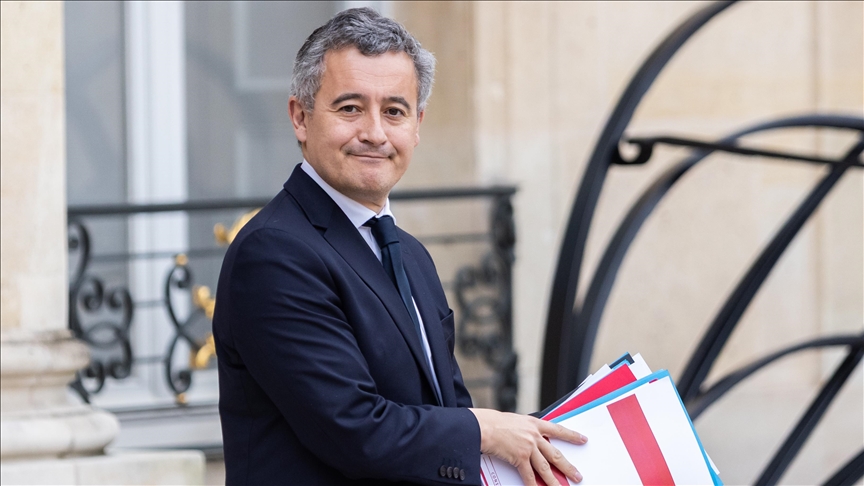 France : Gérald Darmanin signale au procureur un ouvrage qualifié d’« islamiste » visant des adolescentes