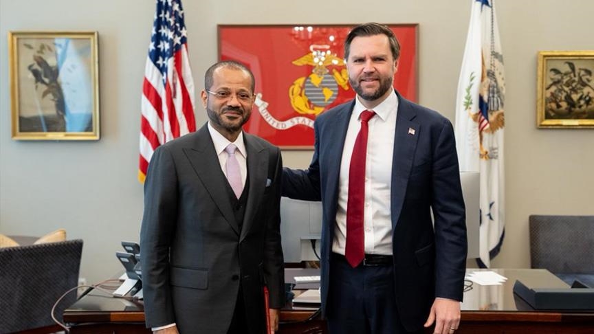 وزير خارجية عمان لنائب ترامب: السلام في متناول أيدينا 