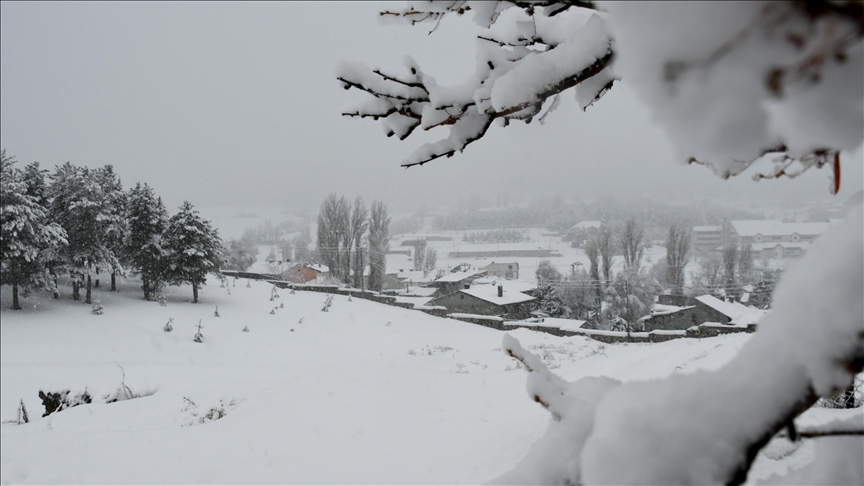 بەفر و باران دهۆک دادەپۆشن؛ دێرەلوک و شێلادزێ لە پێشەنگی بارانباریندان