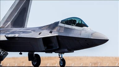 مقاتلات إف22 الأمريكية تتموضع بمدرج الإقلاع في مطار عوفدا بإسرائيل