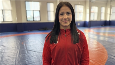 Milli güreşçi Esma Nur Kara, Avrupa ve dünya şampiyonasında kürsüde olmak için çalışıyor