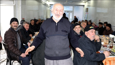 Kütahyalı lokantacı 51 yıldır ramazanda her gün 120 kişilik iftar sofrası kuruyor