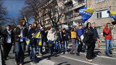 „Na mostu sjećanja, u susret slobodi“: U Sarajevu održan defile učenika povodom 1. marta, Dana nezavisnosti BiH