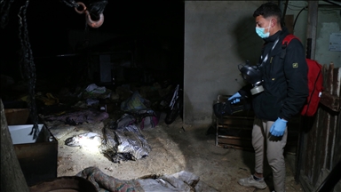 Filistin topraklarını gasbeden İsrailliler Batı Şeria’da bazı evleri ateşe verdi