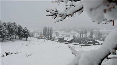 بەفر و باران دهۆک دادەپۆشن؛ دێرەلوک و شێلادزێ لە پێشەنگی بارانباریندان