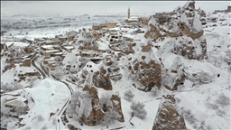 Bi droneyê dîmenê Kapadokyaya ku bi berfê venixumî hat kişandin