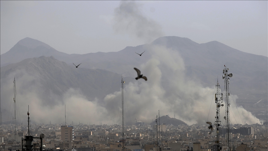 Téhéran : des milices des Gardiens de la Révolution déployées en patrouille après les frappes