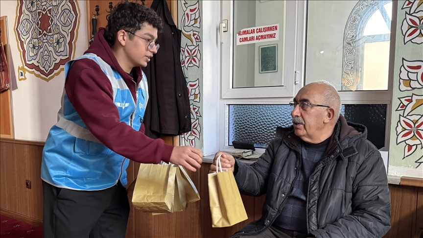 Kocaeli'de öğrenciler ramazanda iyilikte yarışıyor