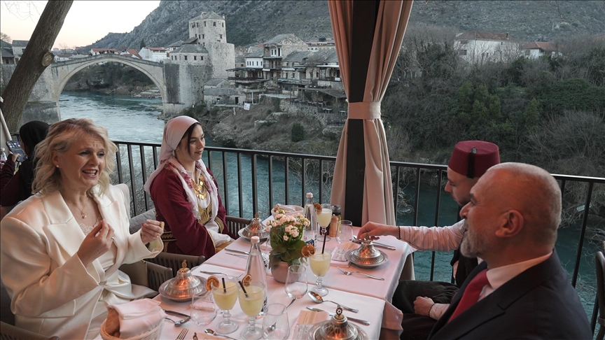 Mostarska ramazanska večer: Iftar uz pogled na Stari most hrani dušu i tijelo
