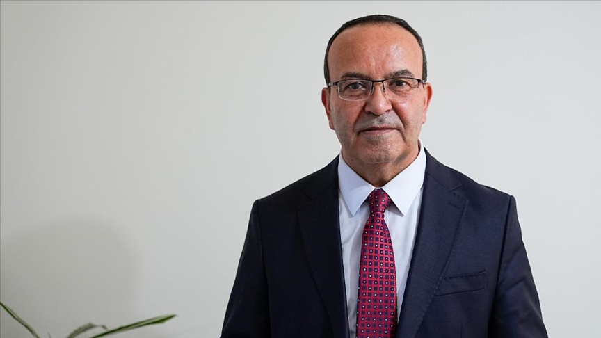 28 Şubat'ta eşinin başörtüsü nedeniyle ihraç edilen emekli albay, yaşadıklarını anlattı