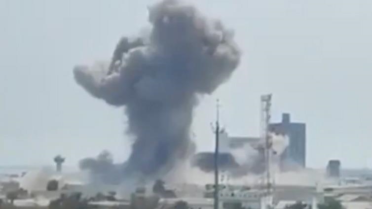 مرکز خدمات ناوگان پنجم آمریکا در بحرین هدف حمله موشکی قرار گرفت