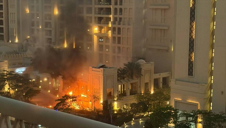 تزامنا مع هجمات إيرانية.. 4 جرحى في حريق بدبي 