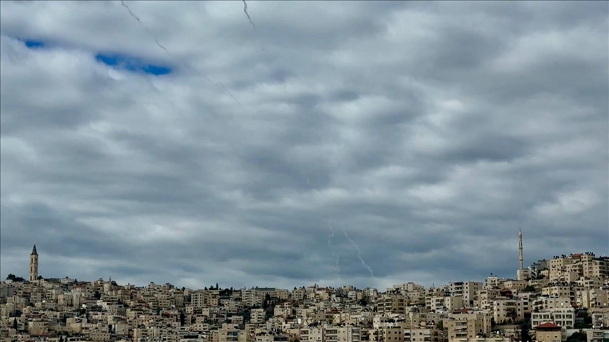 السلطات الإيرانية تحث المواطنين على التوجه لمناطق آمنة