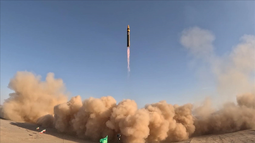 إيران تطلق هجمات صاروخية ضد قواعد أمريكية في المنطقة