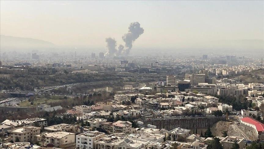 إعلام إيراني: استمرار الهجمات الأمريكية الإسرائيلية على طهران ومدن أخرى