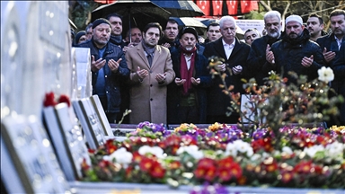 Eski başbakanlardan Necmettin Erbakan kabri başında anıldı