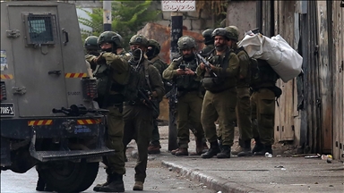 الضفة.. إصابة شاب فلسطيني برصاص إسرائيلي خلال اقتحام دورا