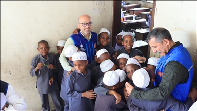 Türkiye Diyanet Vakfı, Tanzanya'da ihtiyaç sahiplerinin hem kapısını hem de gönlünü çalıyor