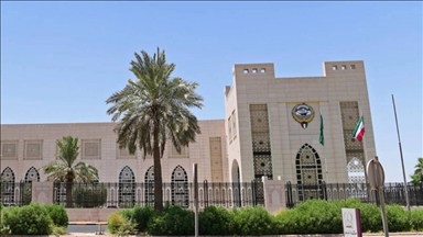 الكويت تستدعي سفير إيران وتدين الهجمات التي استهدفتها 