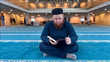 هولندي اعتنق الإسلام: البحث عن المعنى قادني إلى هذا الدين 