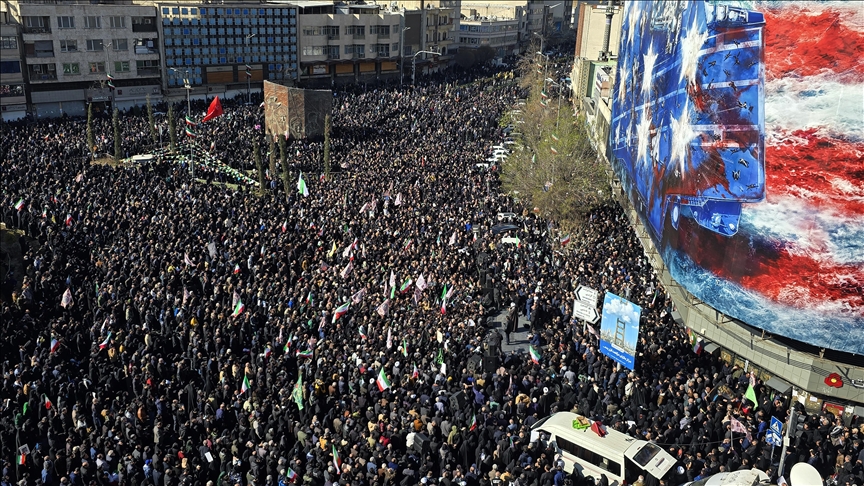 Zi kombëtare dhe protesta shpërthejnë në Iran pas vrasjes së lideri suprem Khamenei në sulmet SHBA Izrael